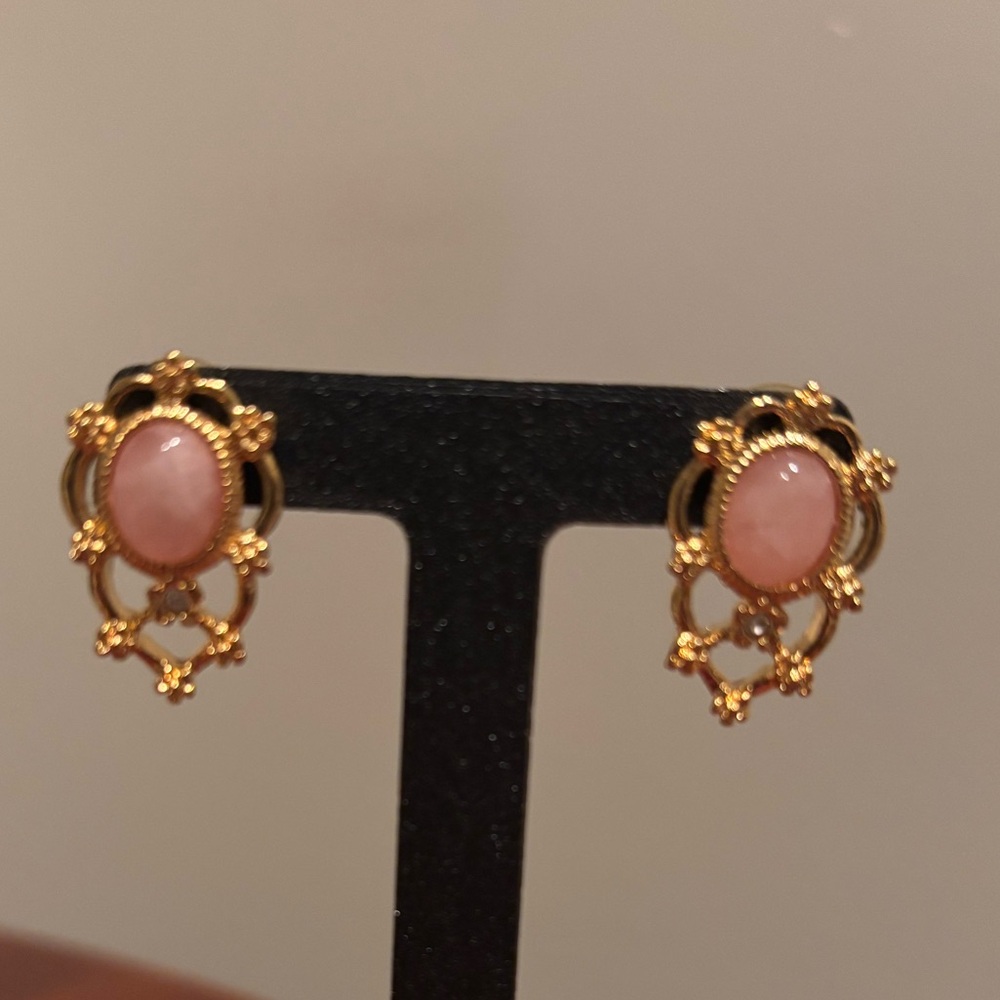 ⭐️ 5 For $25 Avon Rose Quarts Gold Toned Earrings Vintage